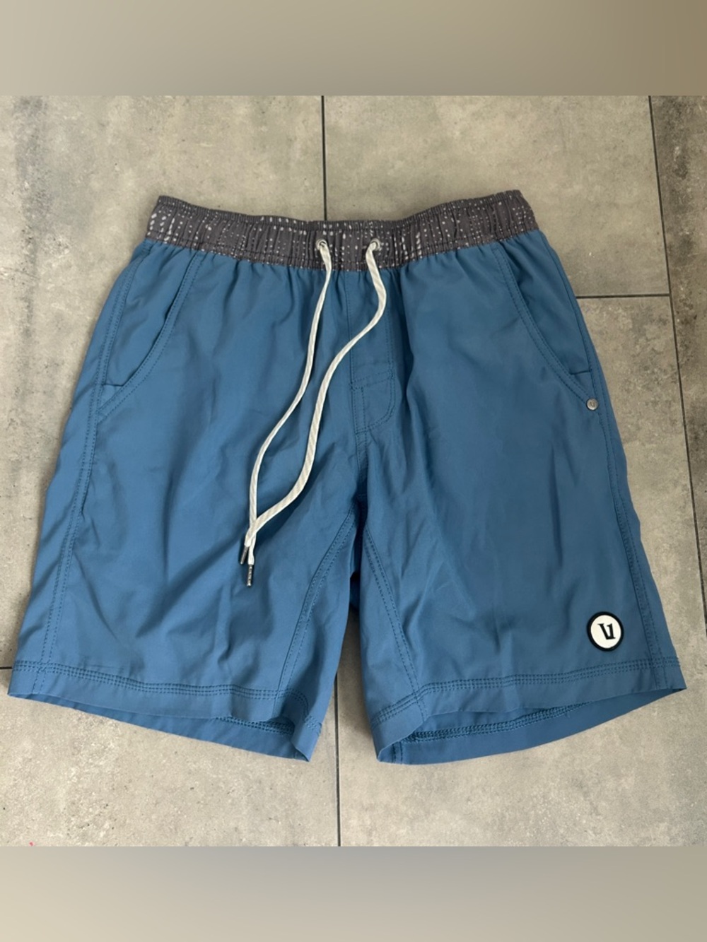 Vuori Men's Kore shorts lined blue small